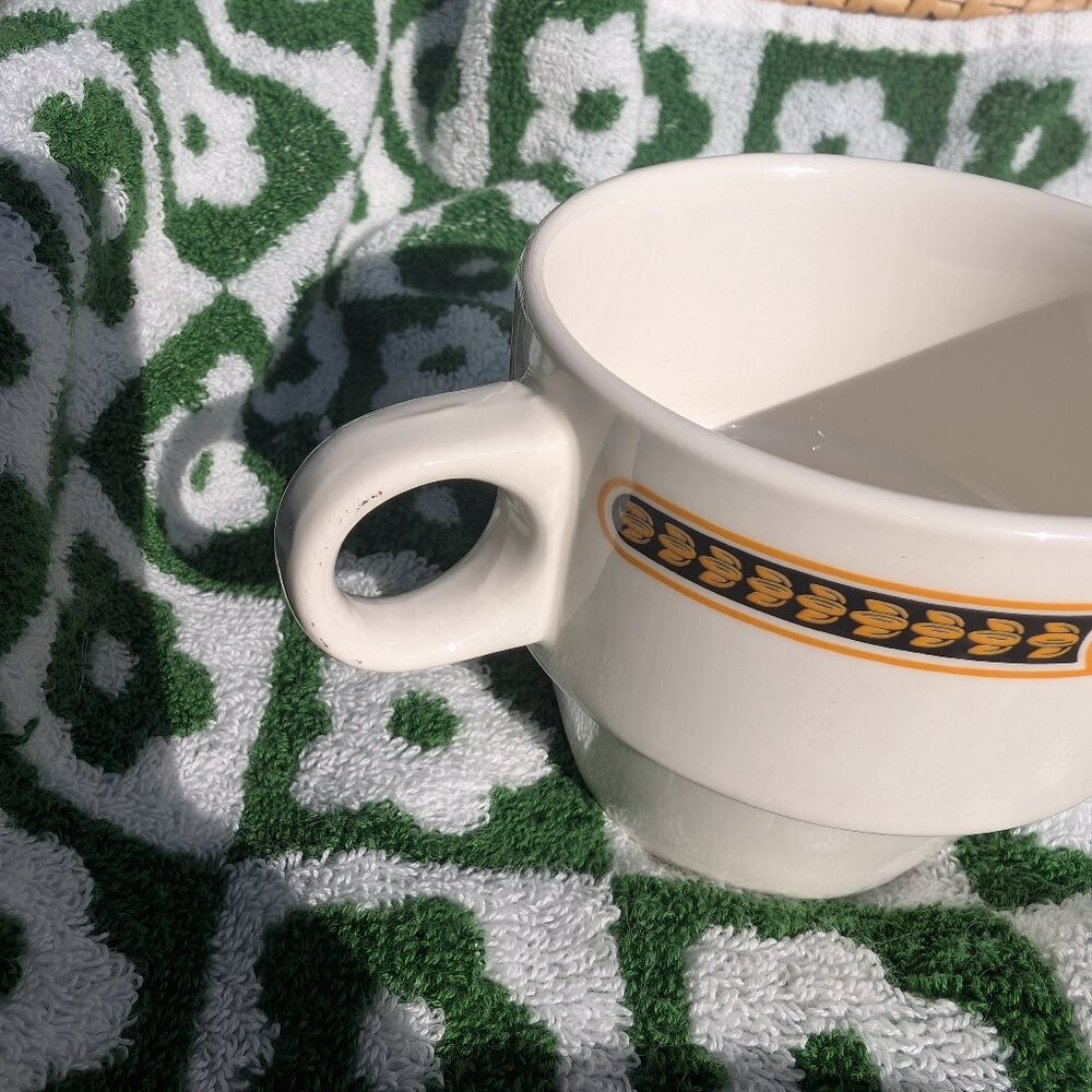Vintage 1970s  ART DECO styled tea cup with loop handle - Picture 2 of 4